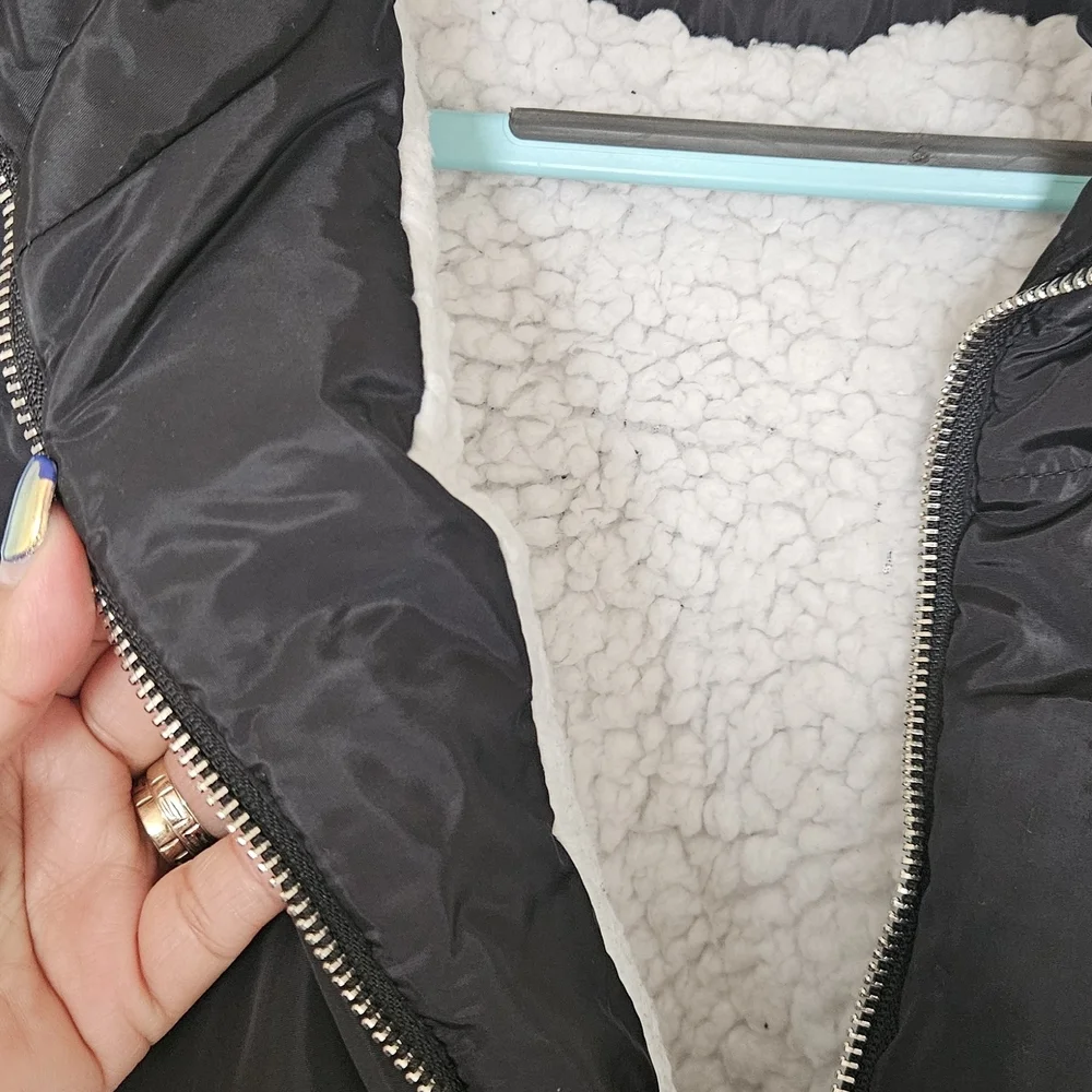 Black Women's Puffer Vest - Picture 3 of 6